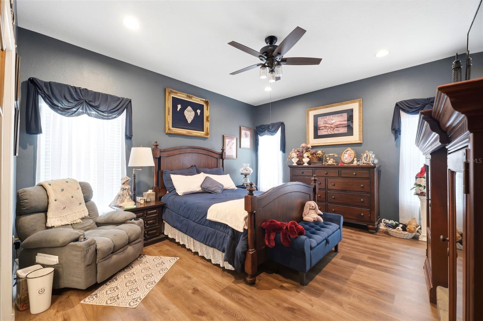 WATERS EDGE 1 - Residential