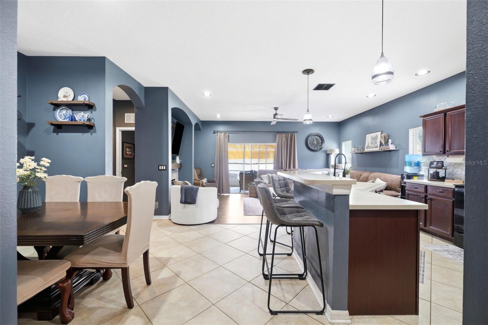 WATERS EDGE 1 - Residential