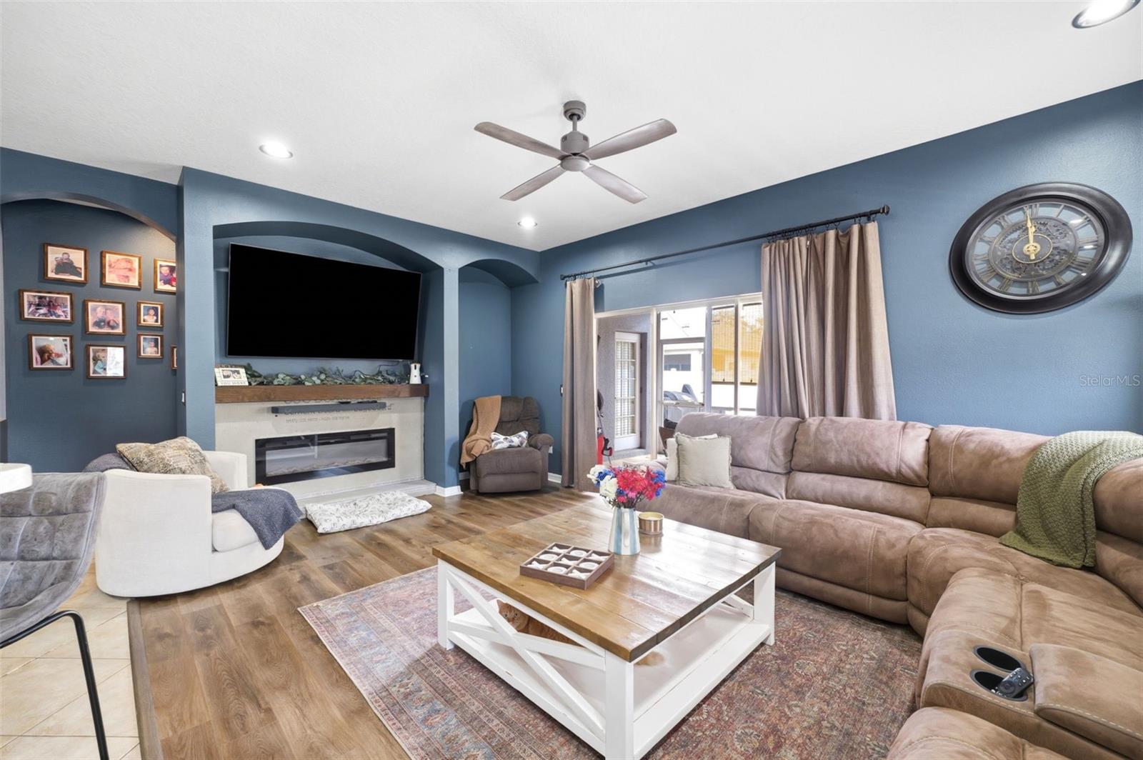 WATERS EDGE 1 - Residential