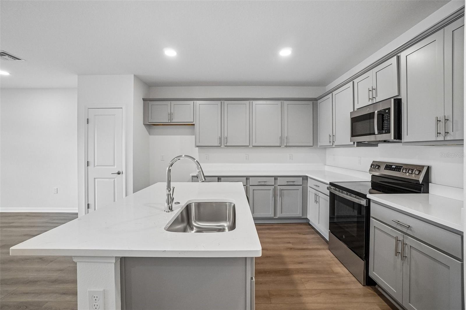TWIN OAKS - Residential
