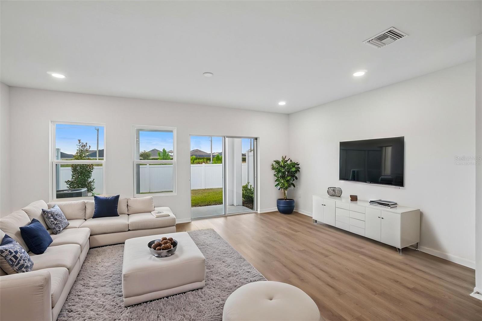 TWIN OAKS - Residential