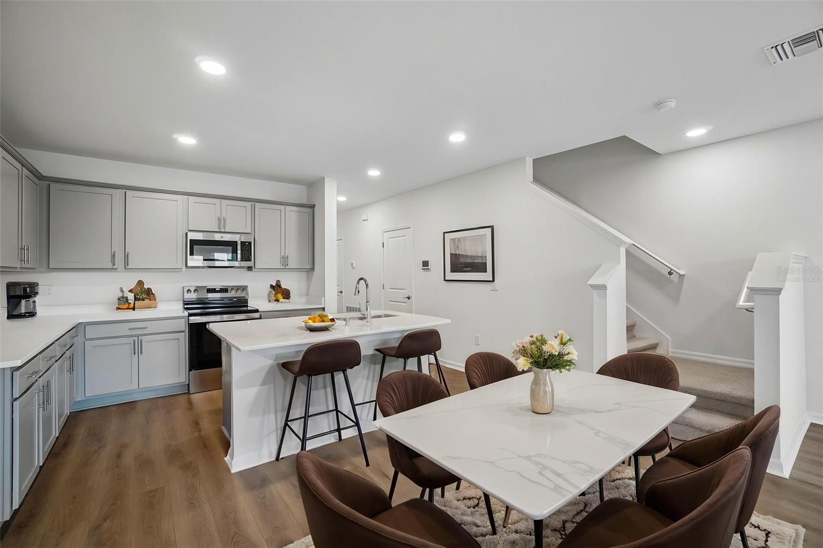 TWIN OAKS - Residential