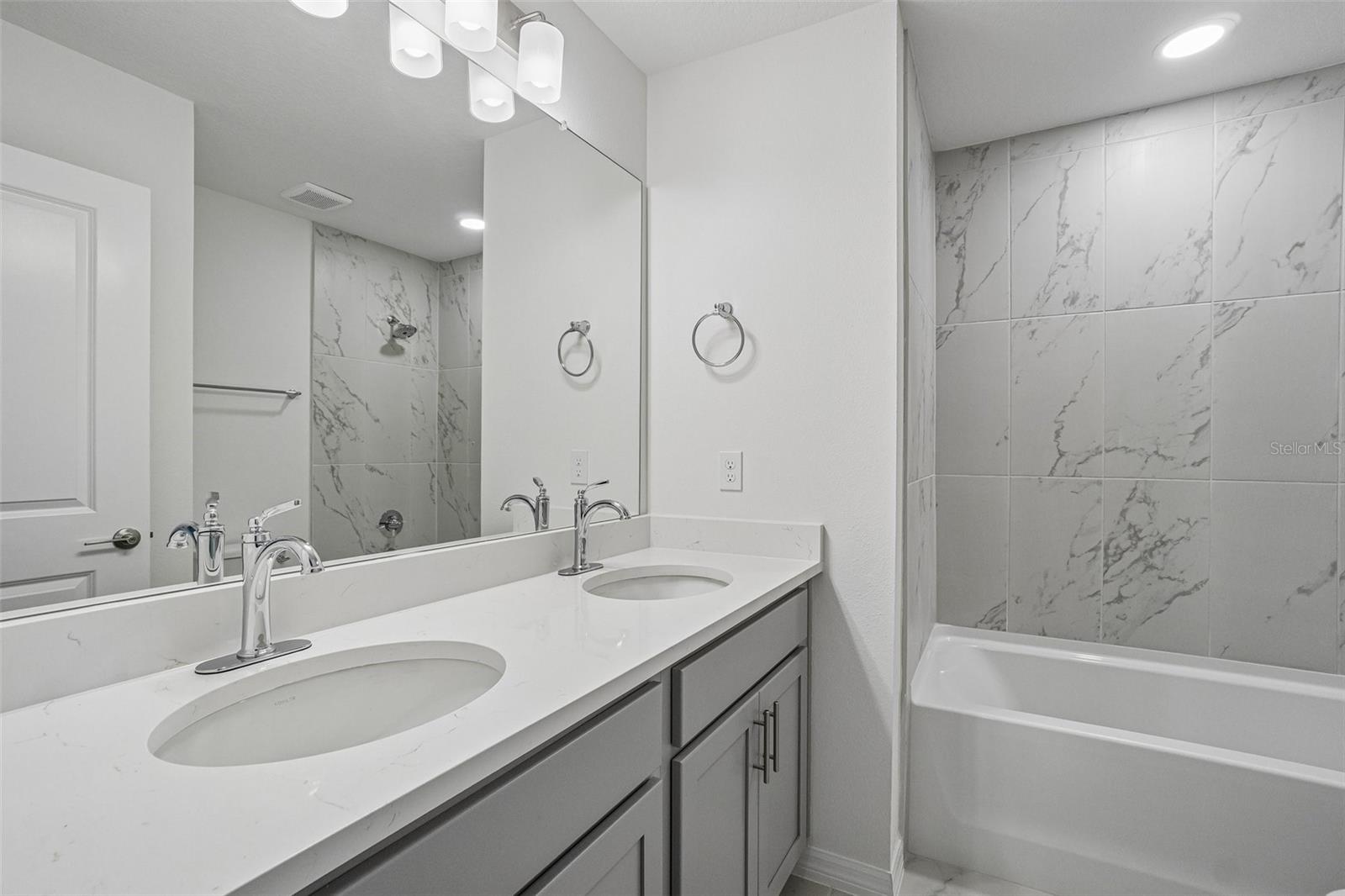 TWIN OAKS - Residential
