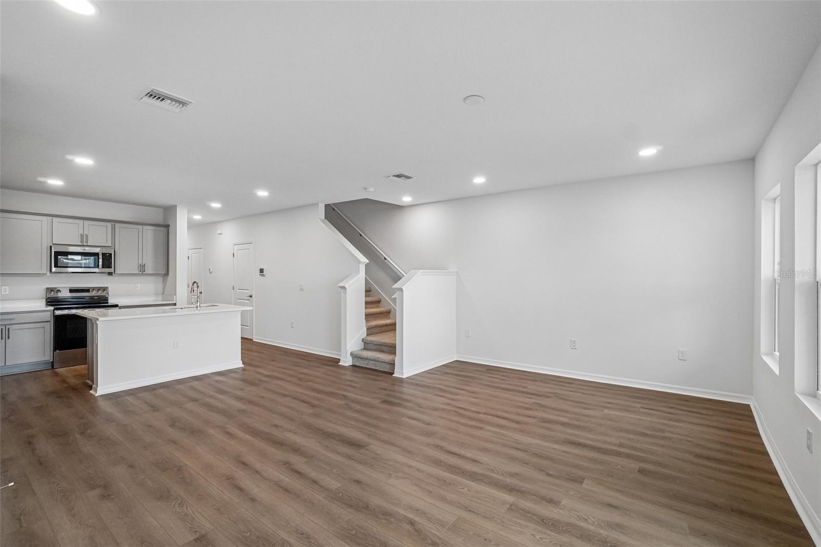 TWIN OAKS - Residential