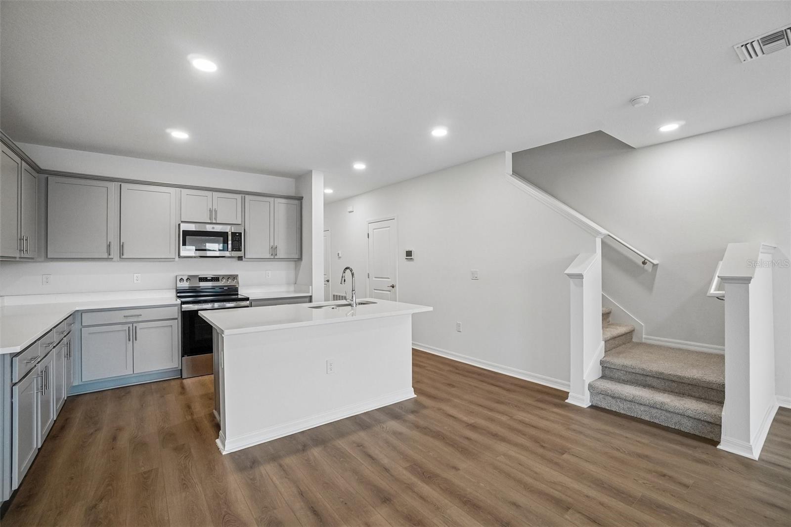 TWIN OAKS - Residential