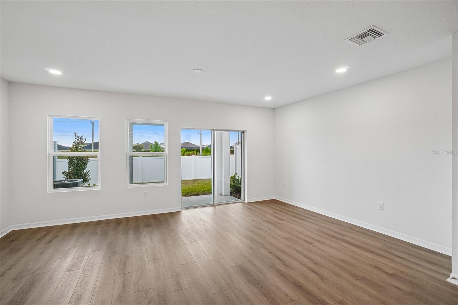 TWIN OAKS - Residential