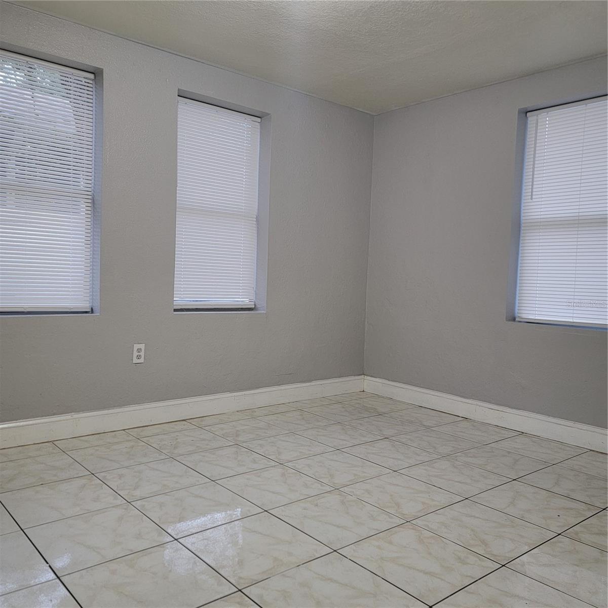 AVON SPGS - Residential Lease