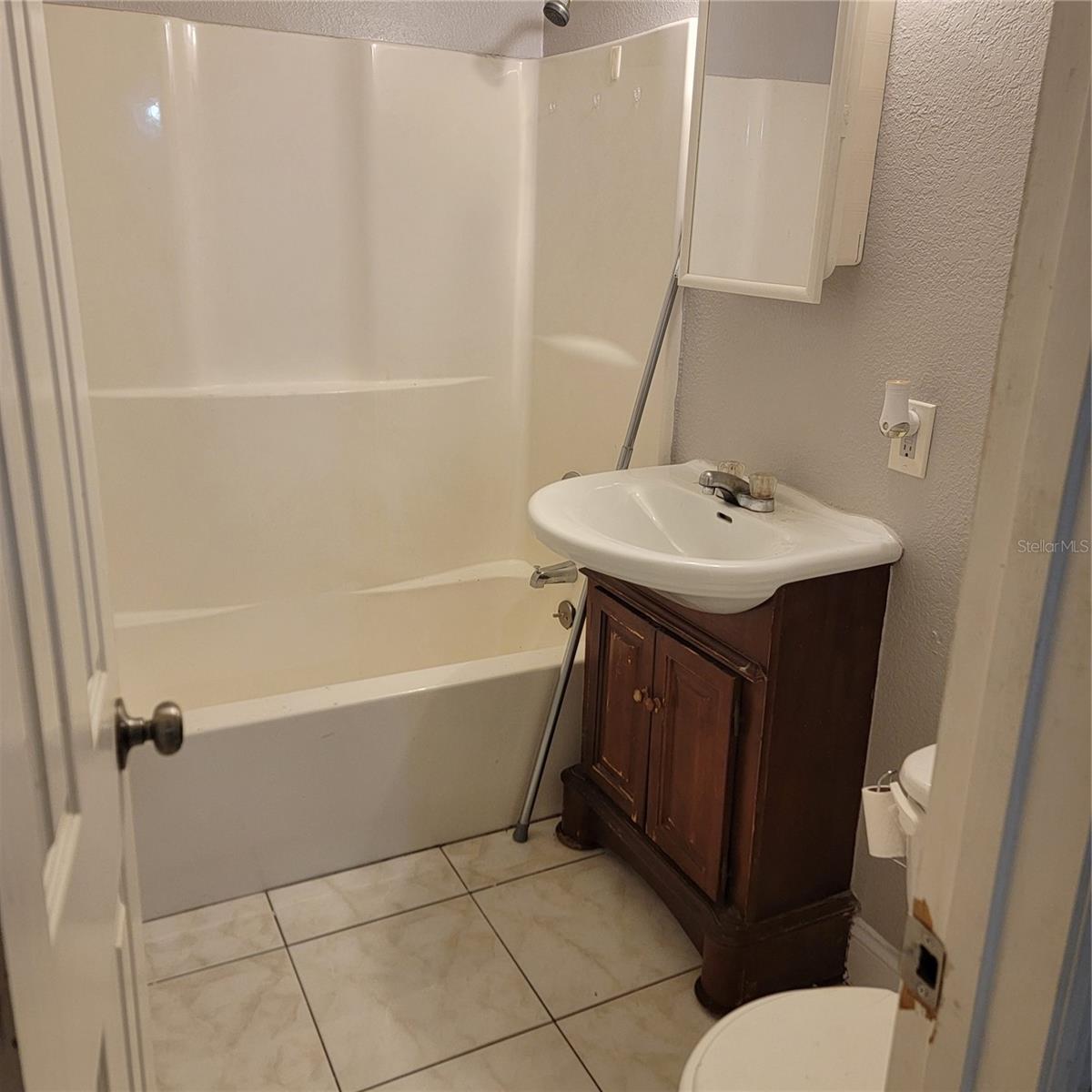 AVON SPGS - Residential Lease