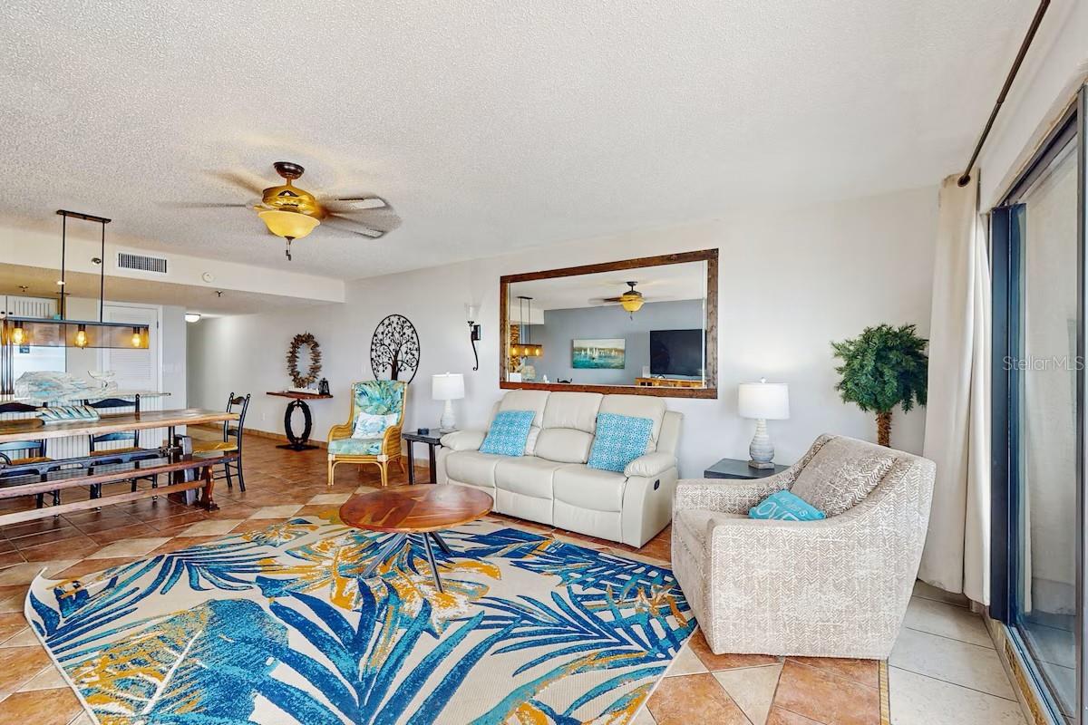 POINTE CONDO THE - Residential