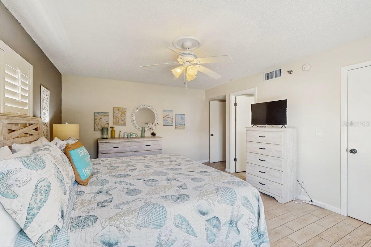 POINTE CONDO THE - Residential