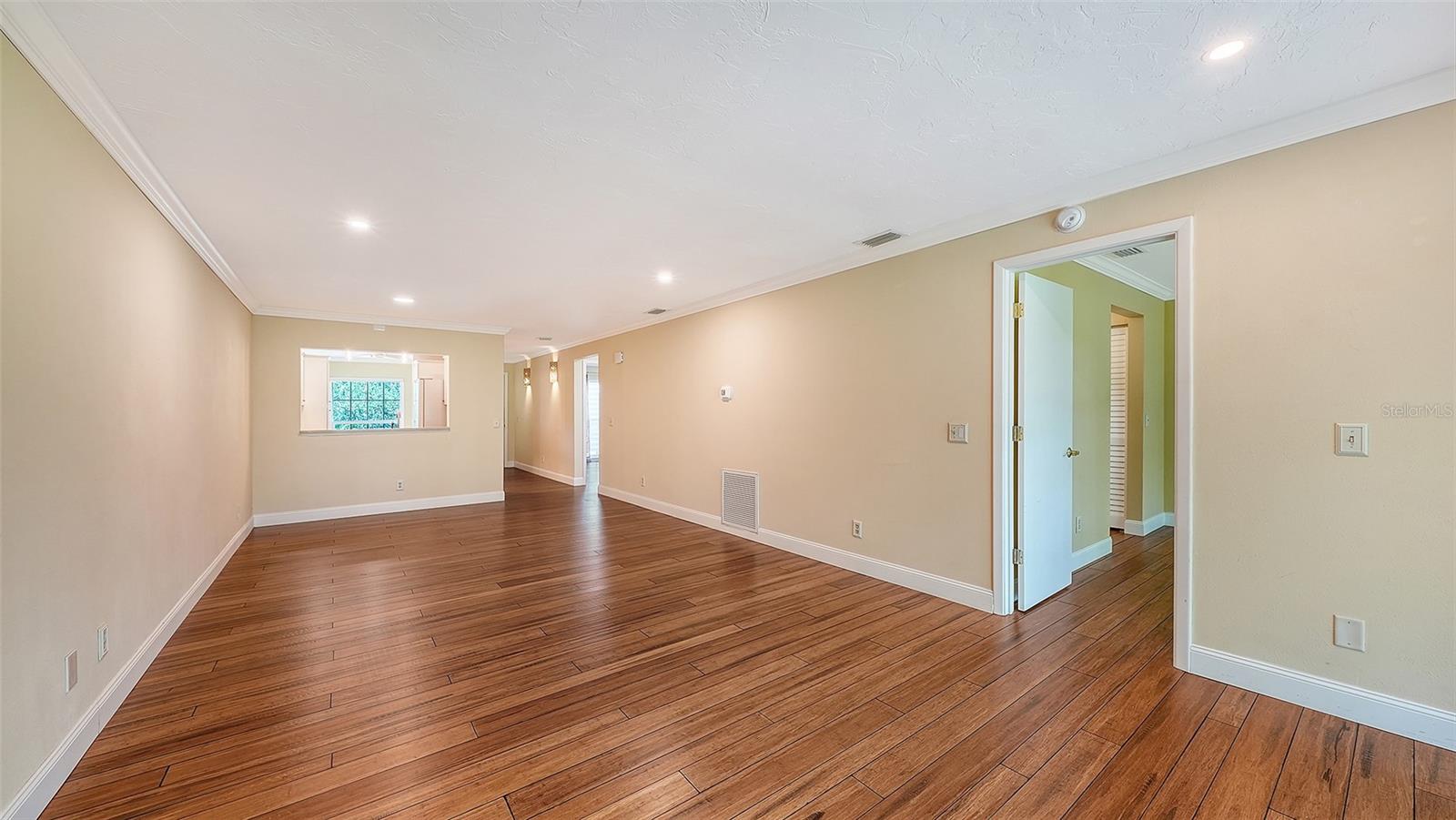 WOODLAND GROVE - THE MEADOWS - Residential