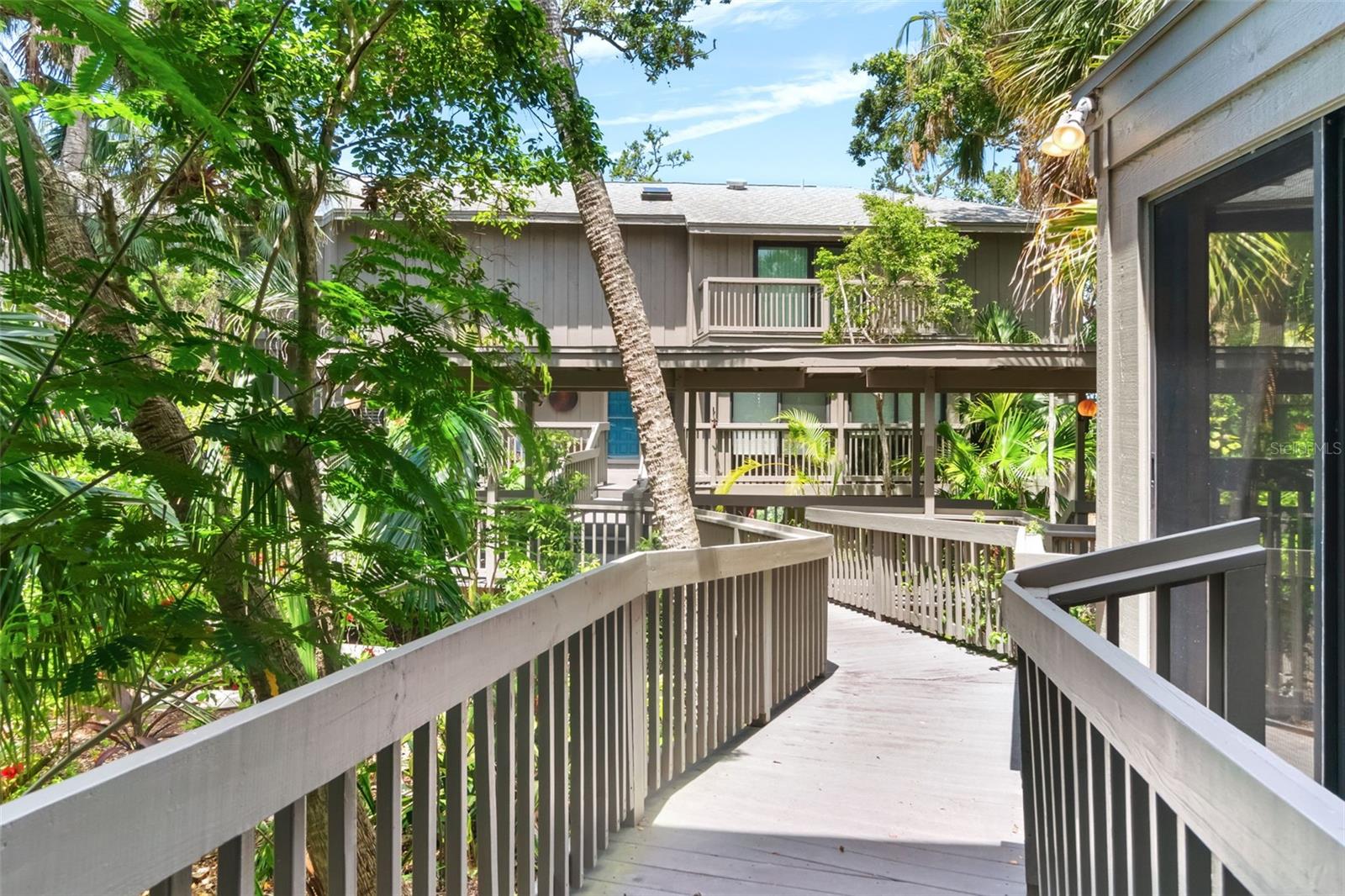 LANDINGS TREEHOUSE - Residential