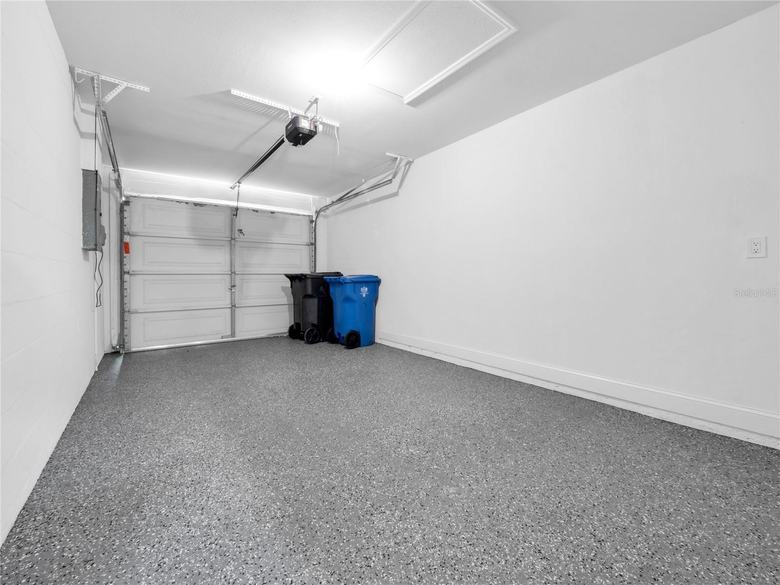 PRESIDENTIAL MANOR UNIT 2B - Residential