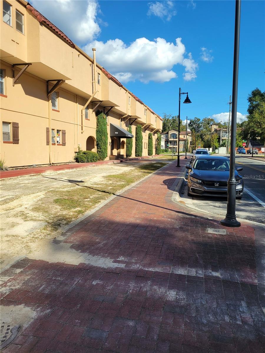 Condominium within very close distance of UF Campus, UF Health Shands and VA Hospitals, Next to Sorority Row. This Unit is a 4 bedroom 1 and 1/2 Bathroom. Move in ready . Just Perfect for the wise investor . The HOA includes water,refuse, wireless internet. THANK you