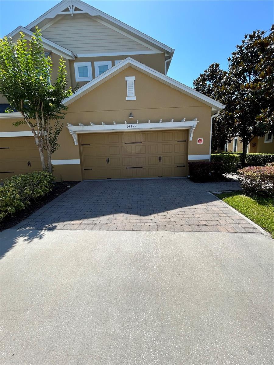Beautiful townhome located in a quiet and well-maintained community. This property features a functional layout with spacious, light-filled interiors. It offers 3 bedrooms and 2.5 bathrooms. The kitchen is equipped with appliances, and ample storage space—perfect for everyday living and entertaining. Additionally, it includes a private patio, perfect for relaxing or enjoying outdoor time. The home features a garage and additional parking spaces. The community offers great amenities such as a swimming pool and common areas. Prime location close to shopping centers, restaurants, supermarkets, and with easy access to major highways. An excellent opportunity for homeowners or investors!