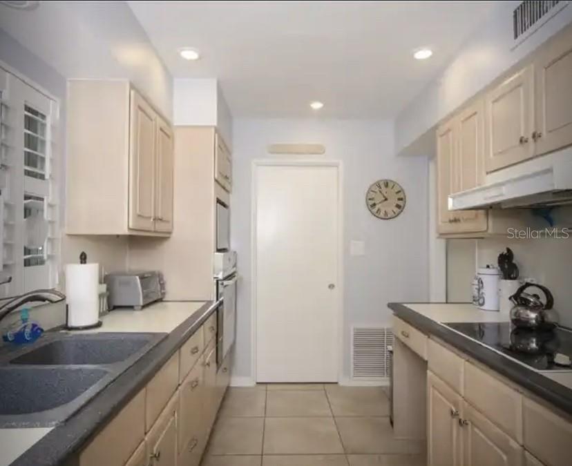 SIESTA ISLES - Residential