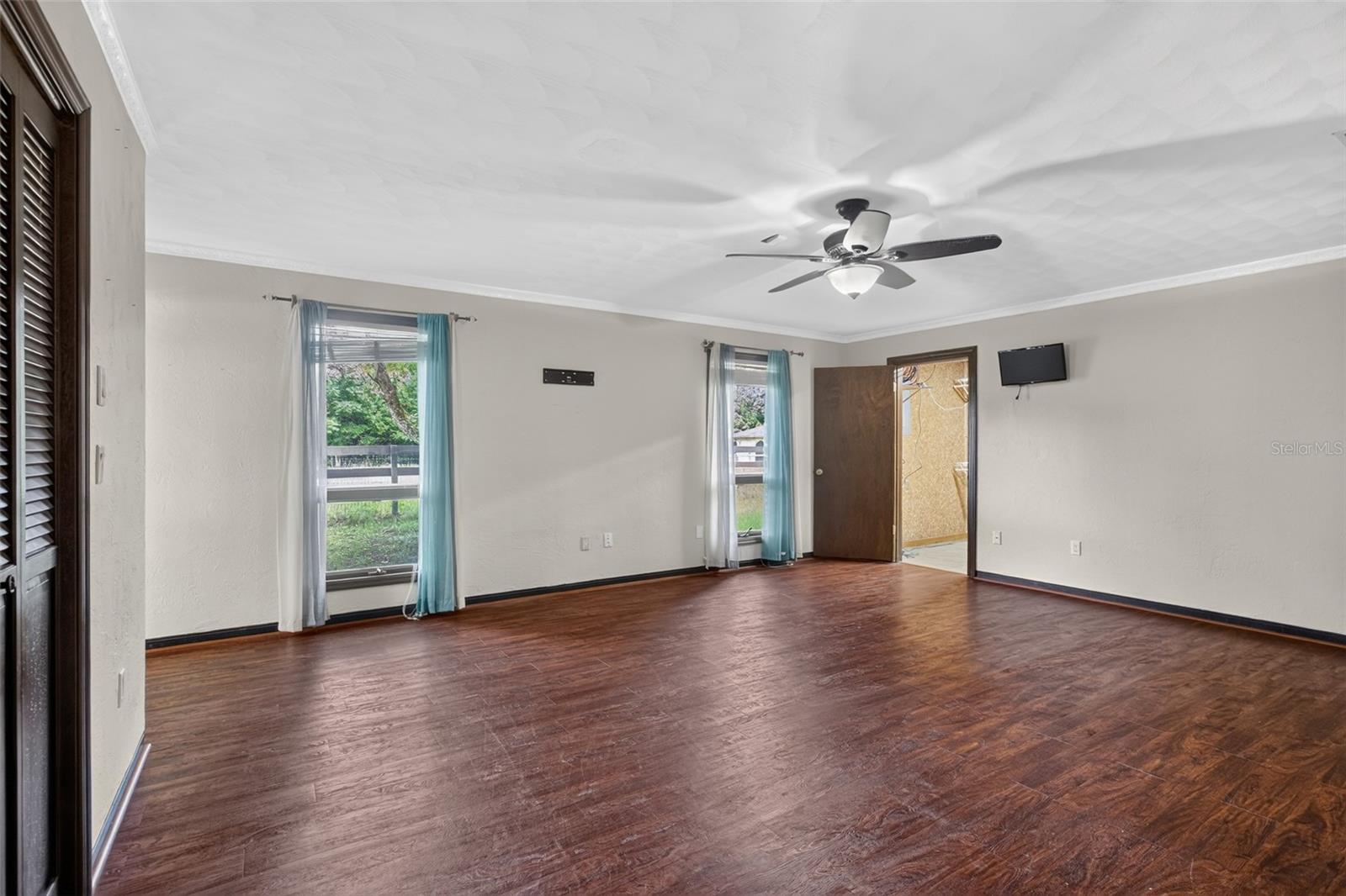 QUIET PLACE IN COUNTRY UNIT 01-04 - Residential
