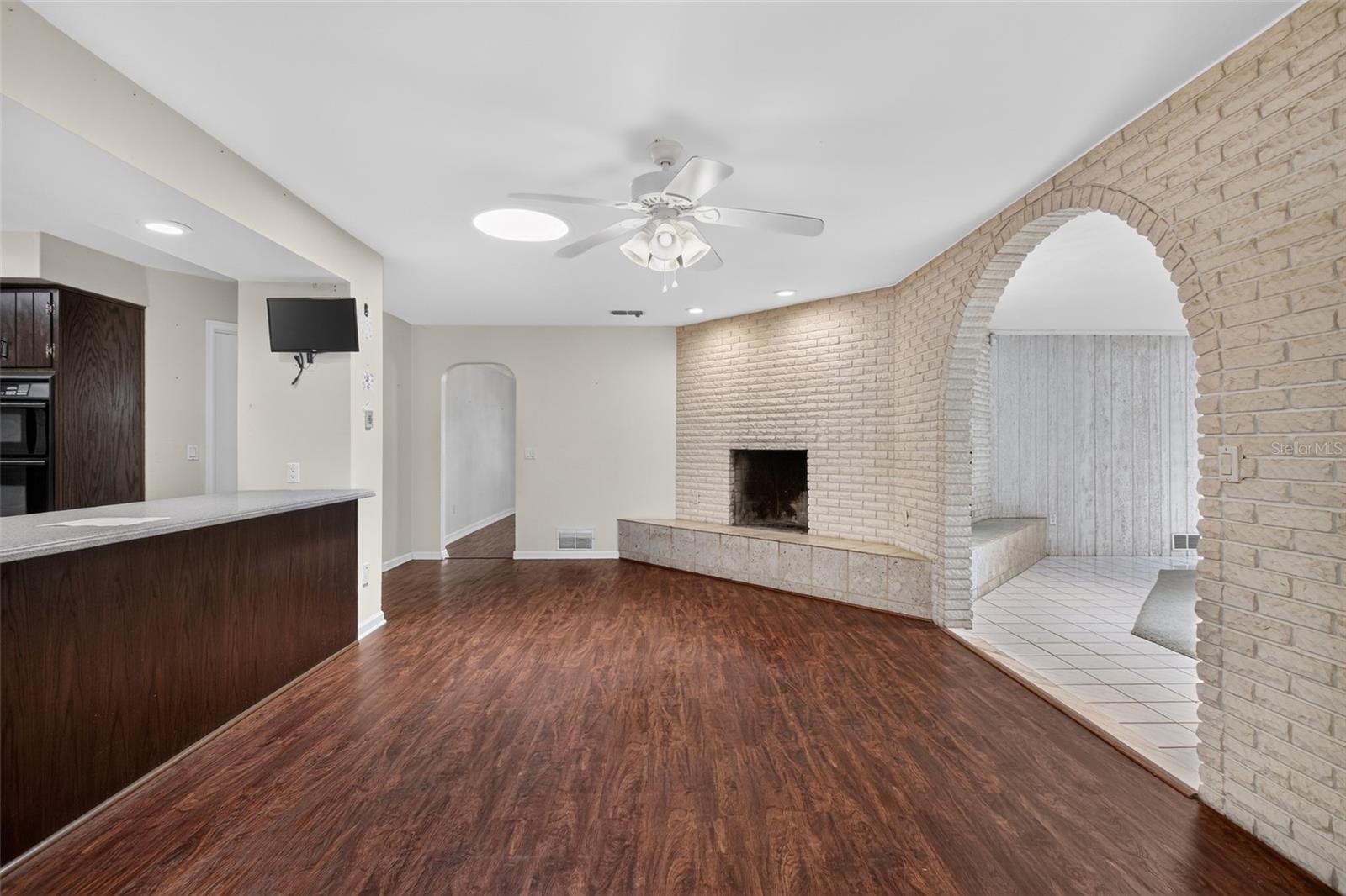 QUIET PLACE IN COUNTRY UNIT 01-04 - Residential