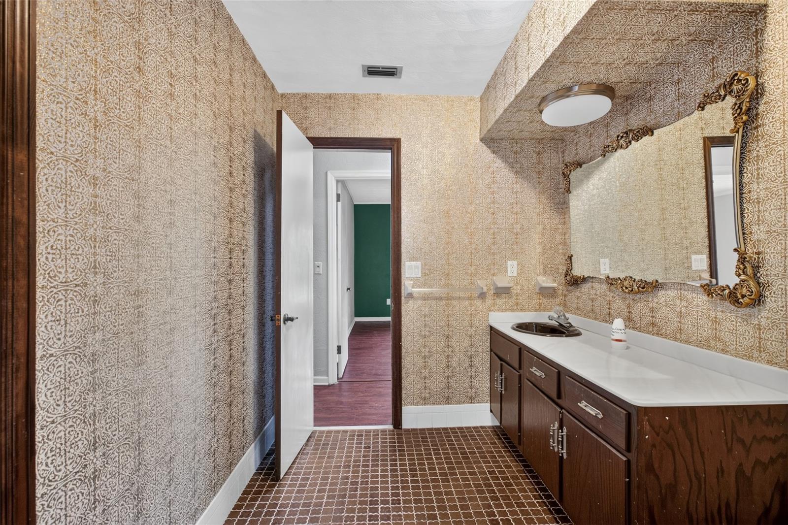QUIET PLACE IN COUNTRY UNIT 01-04 - Residential
