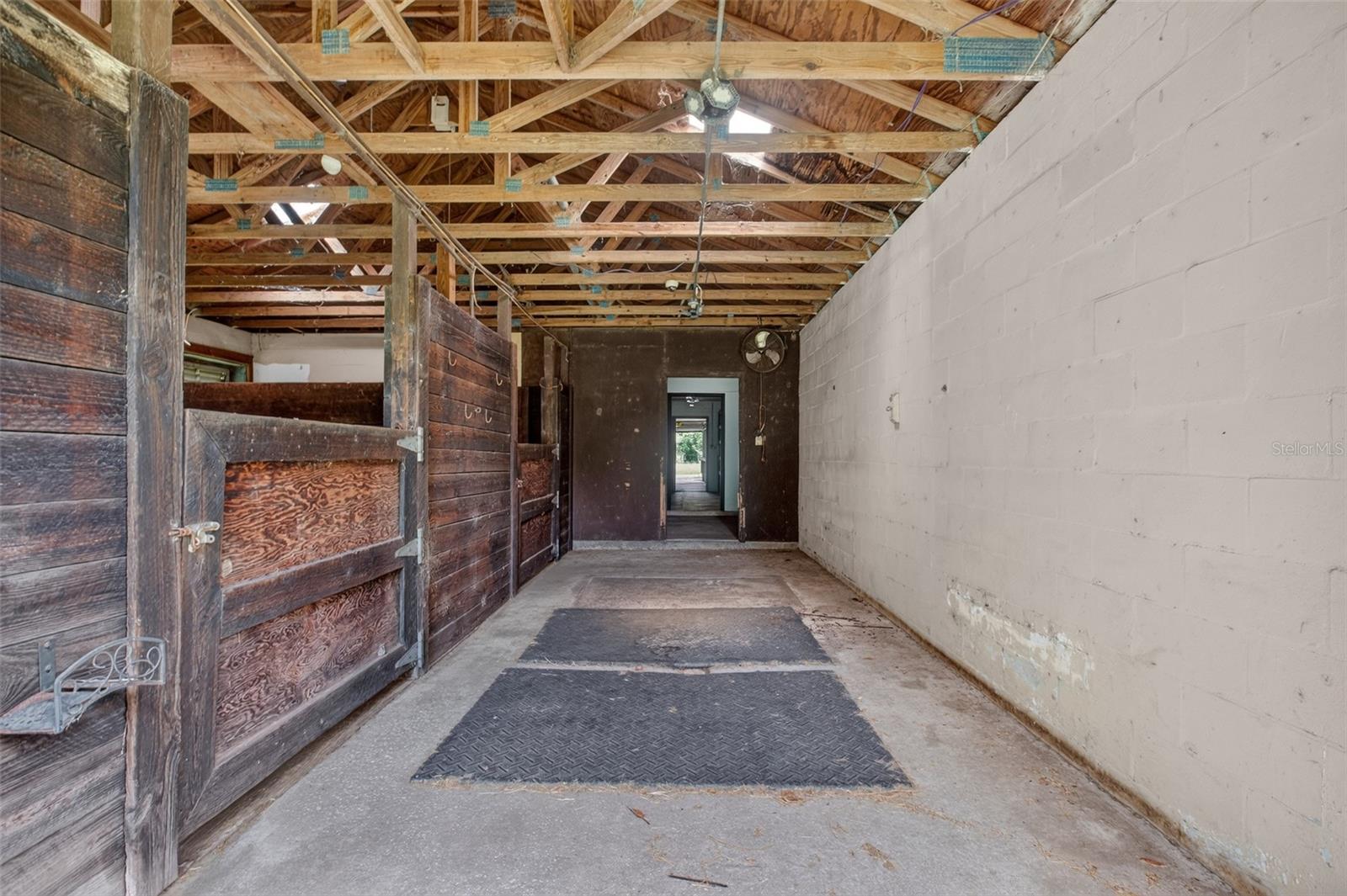QUIET PLACE IN COUNTRY UNIT 01-04 - Residential