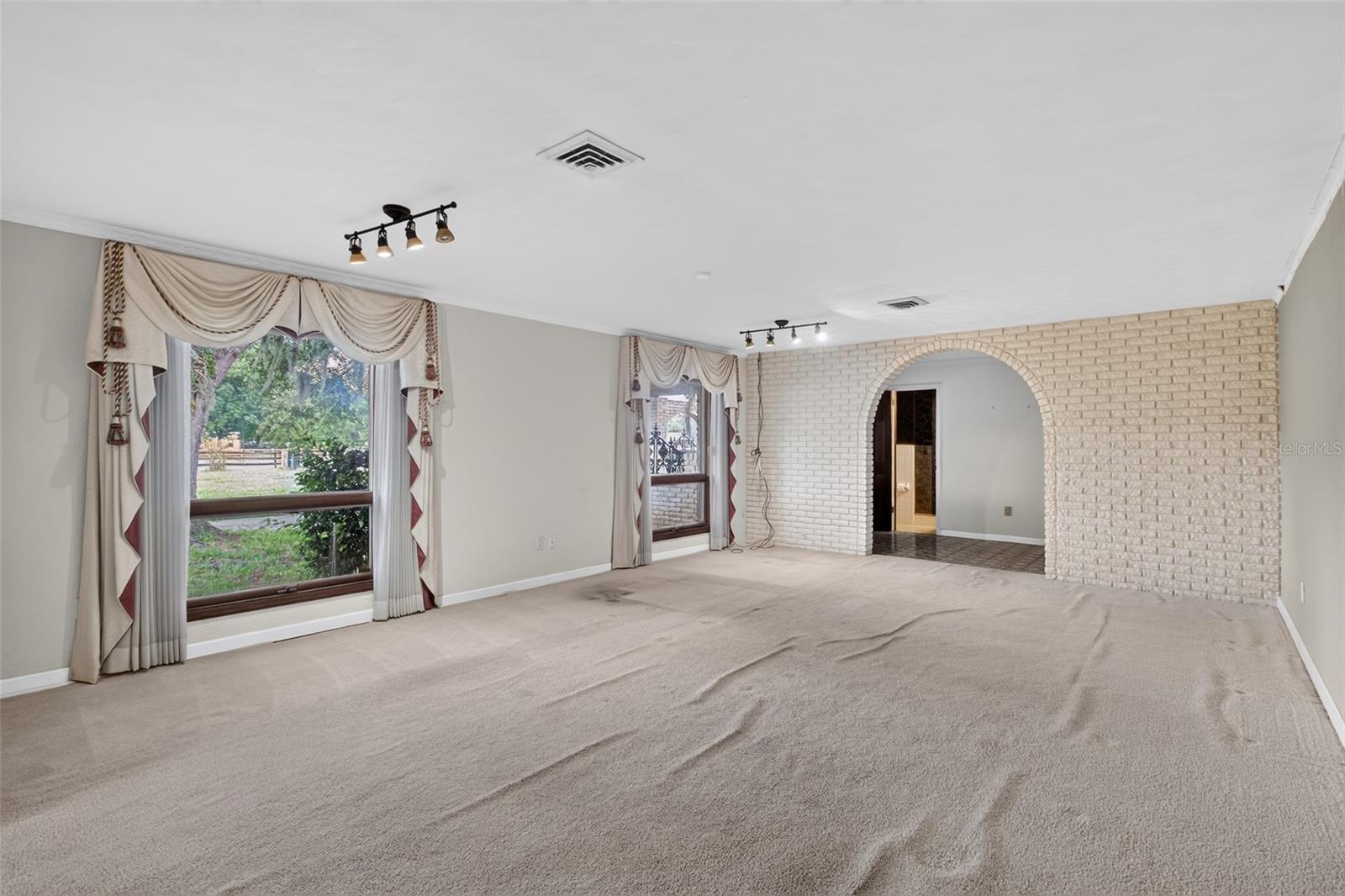 QUIET PLACE IN COUNTRY UNIT 01-04 - Residential