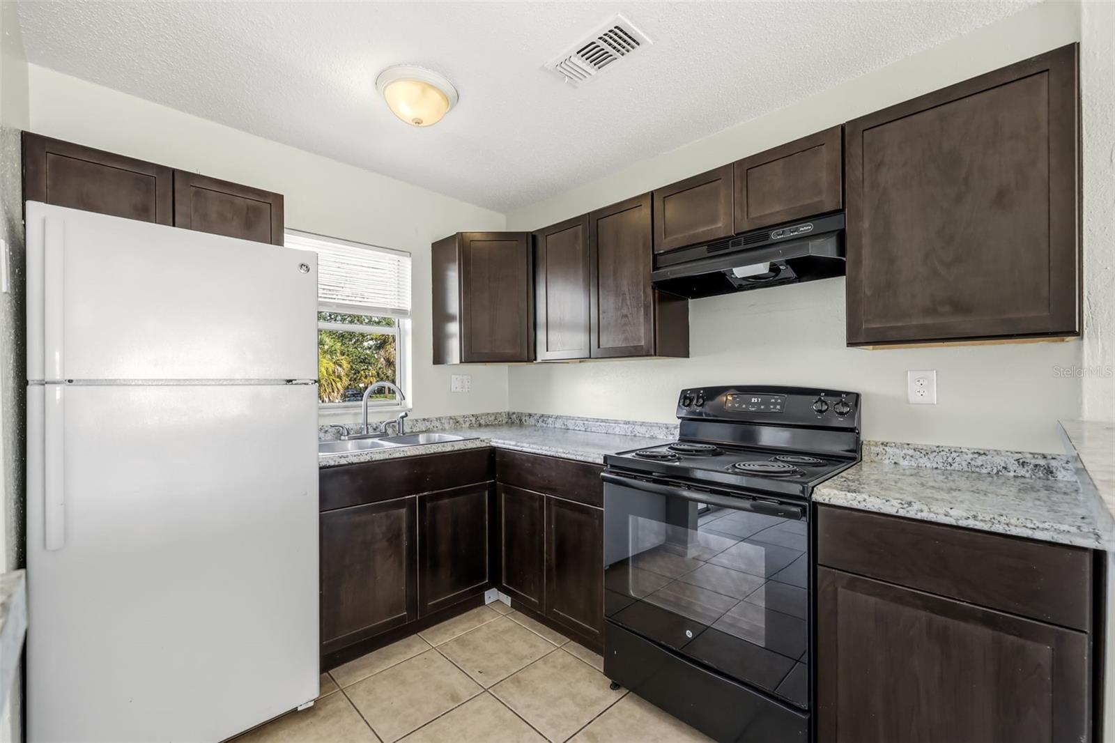 COMMODORE PLACE CONDO - Residential