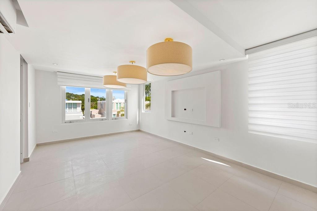 LOA ARBOLES DE MONTEHIEDRA - Residential