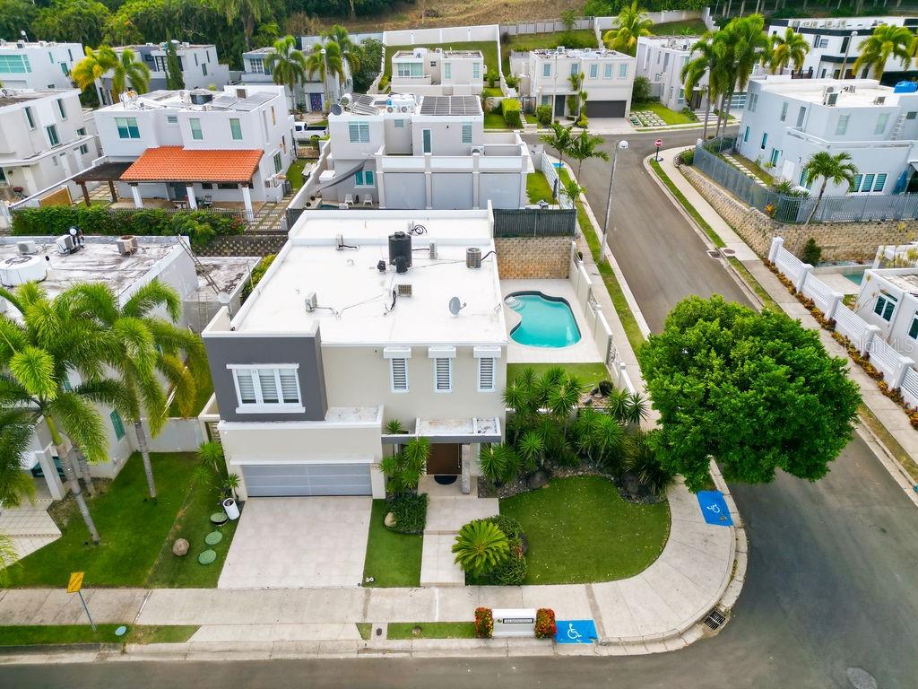 LOA ARBOLES DE MONTEHIEDRA - Residential