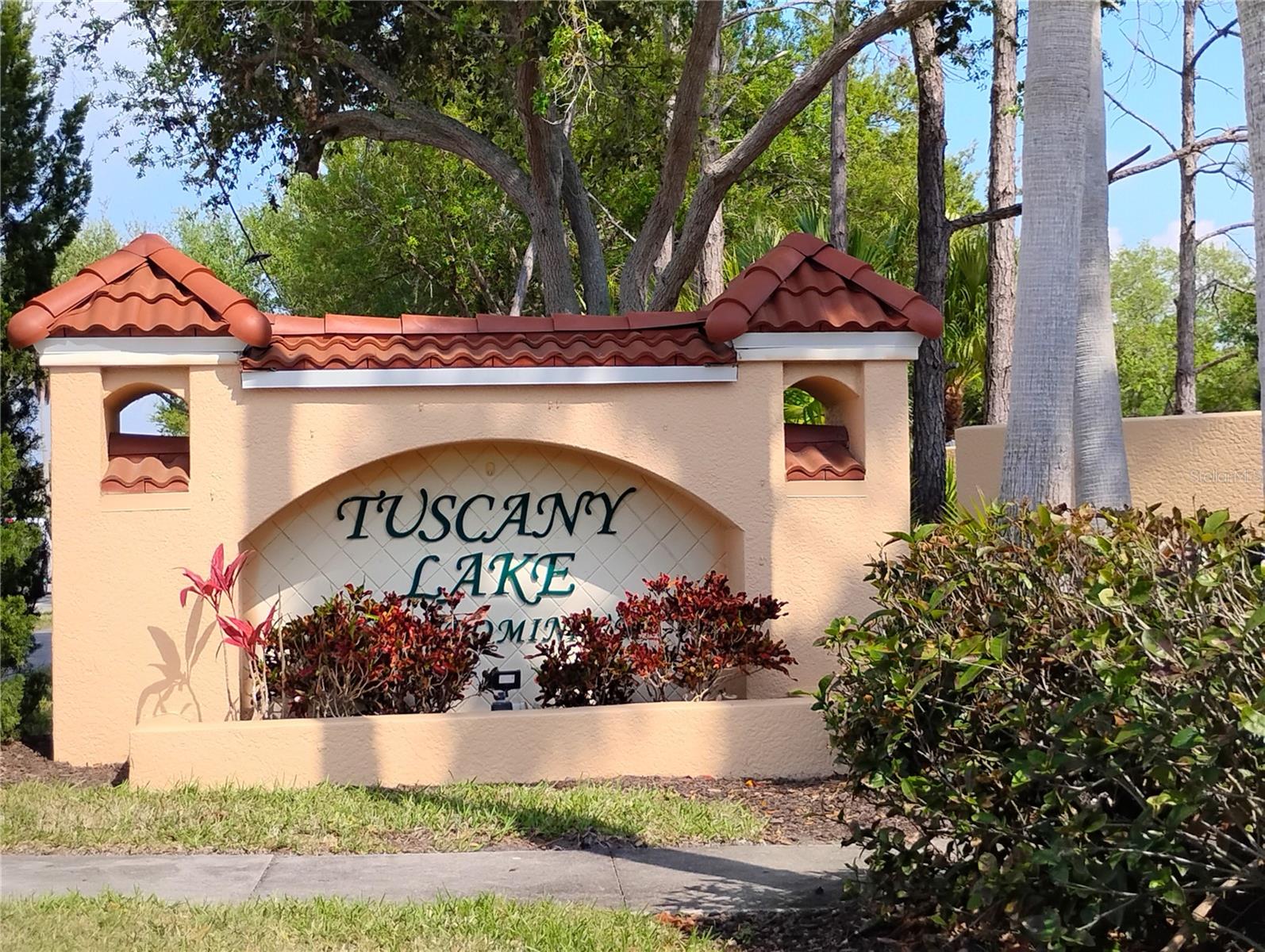 TUSCAN LAKES - Residential