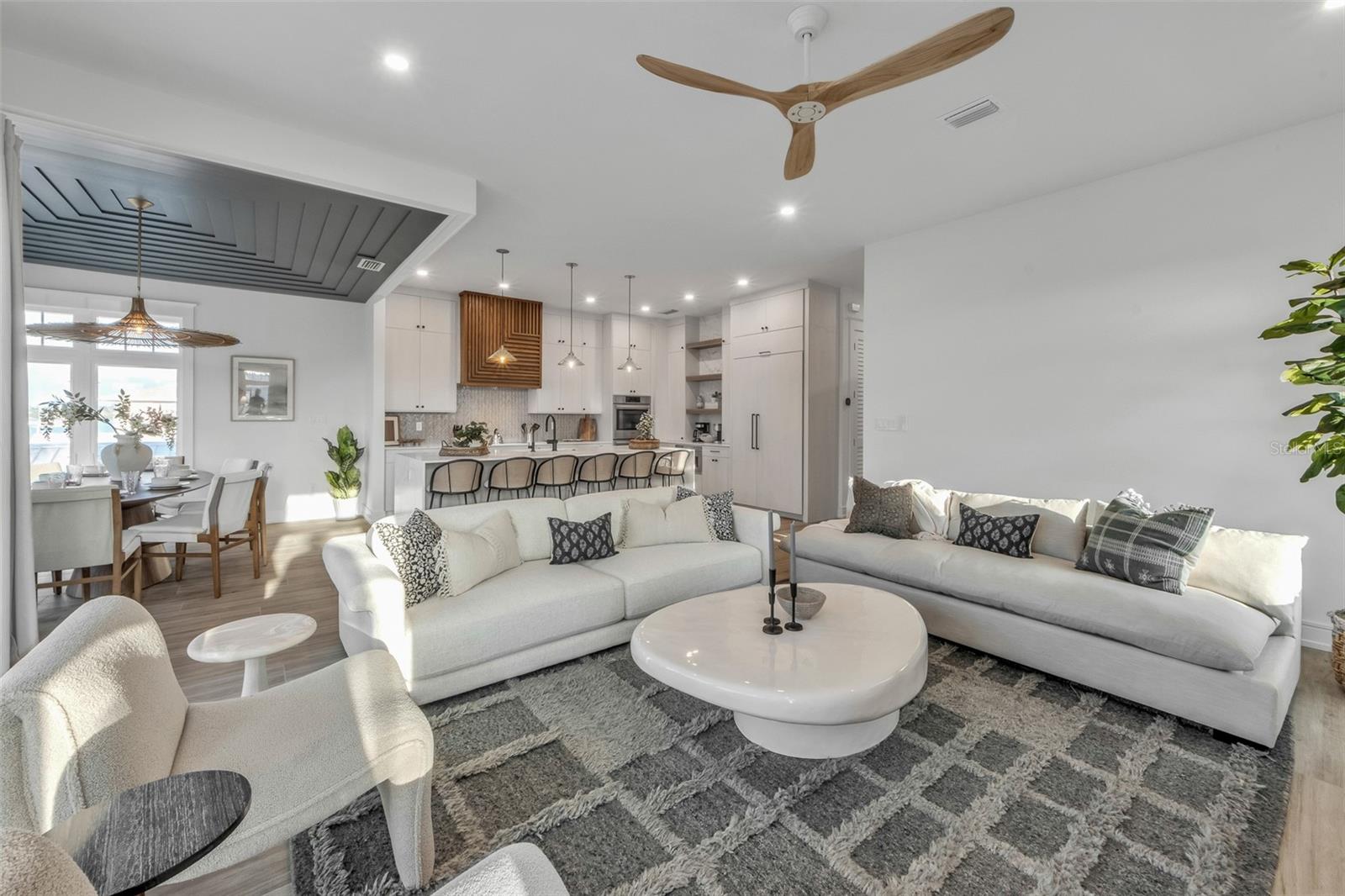 CORTEZ BEACH - Residential