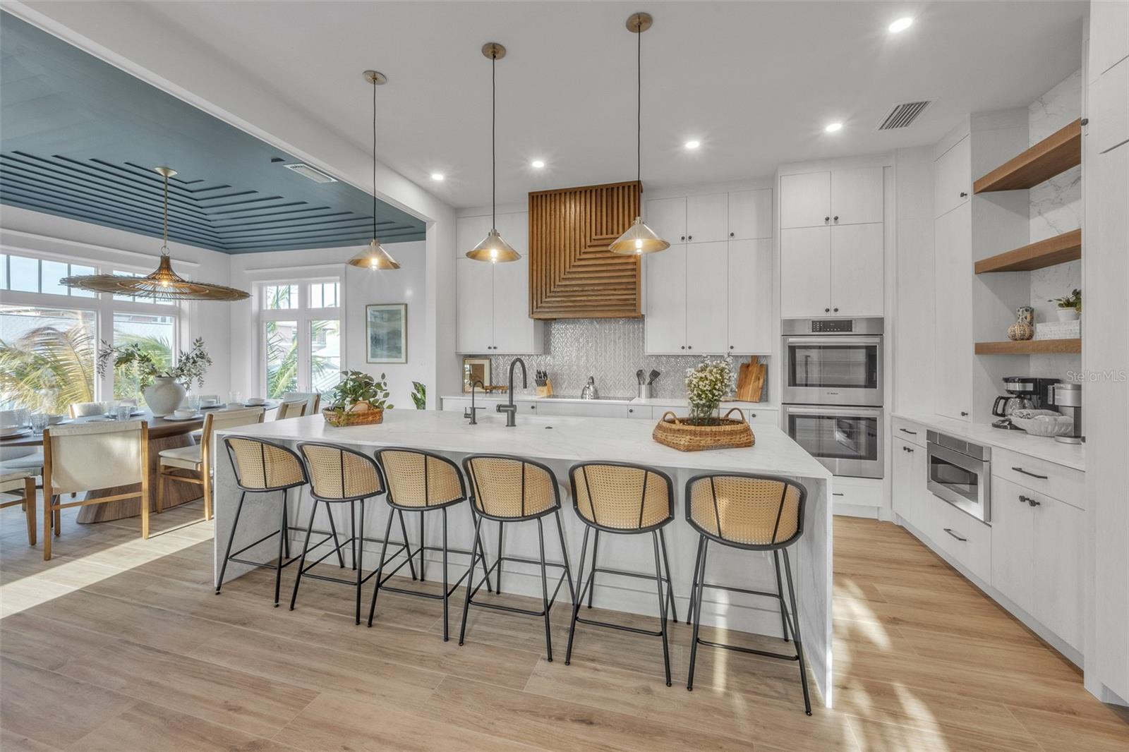 CORTEZ BEACH - Residential