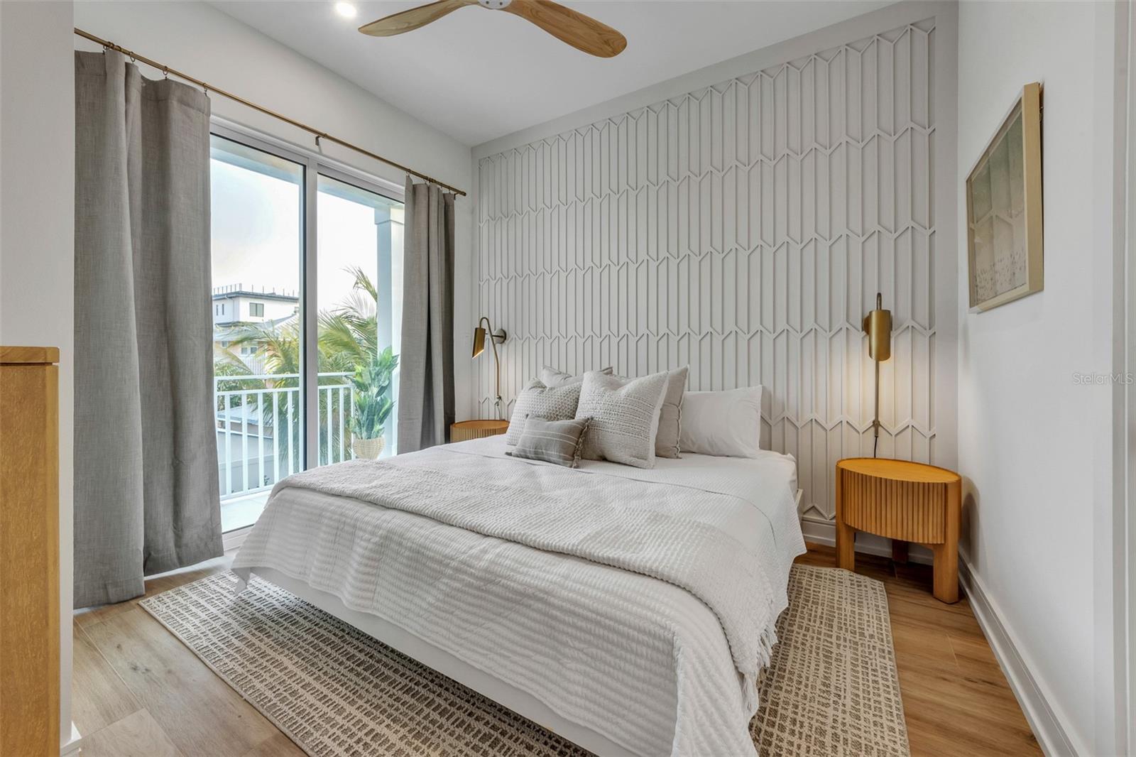 CORTEZ BEACH - Residential