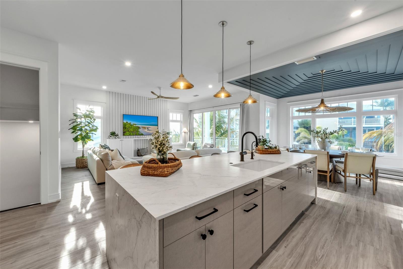 CORTEZ BEACH - Residential