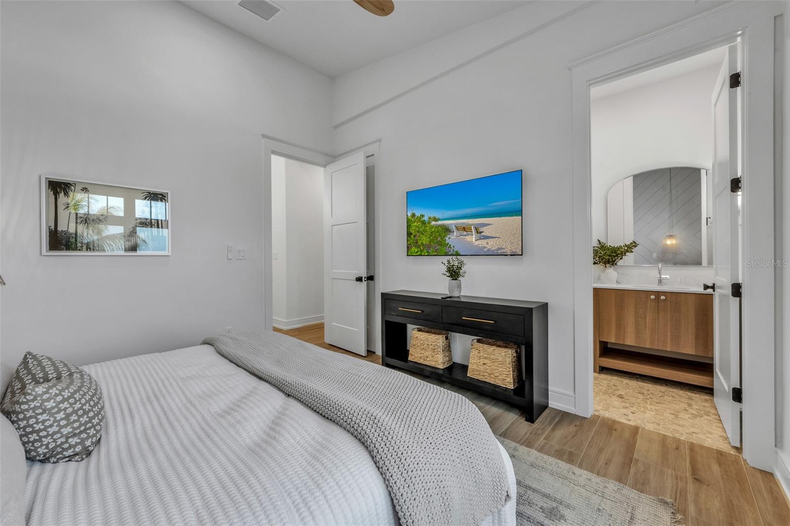 CORTEZ BEACH - Residential