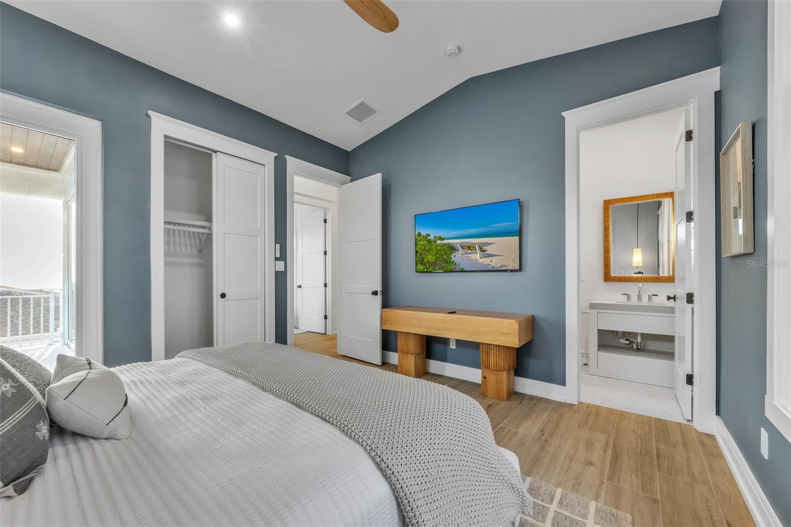 CORTEZ BEACH - Residential