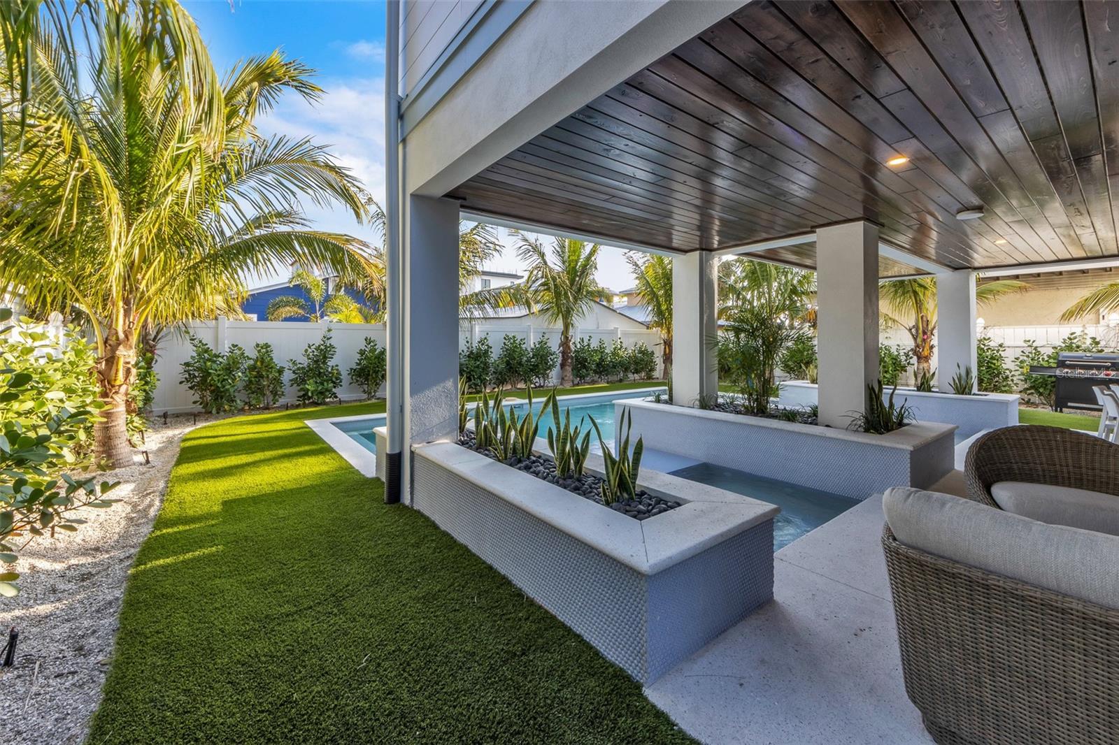 CORTEZ BEACH - Residential