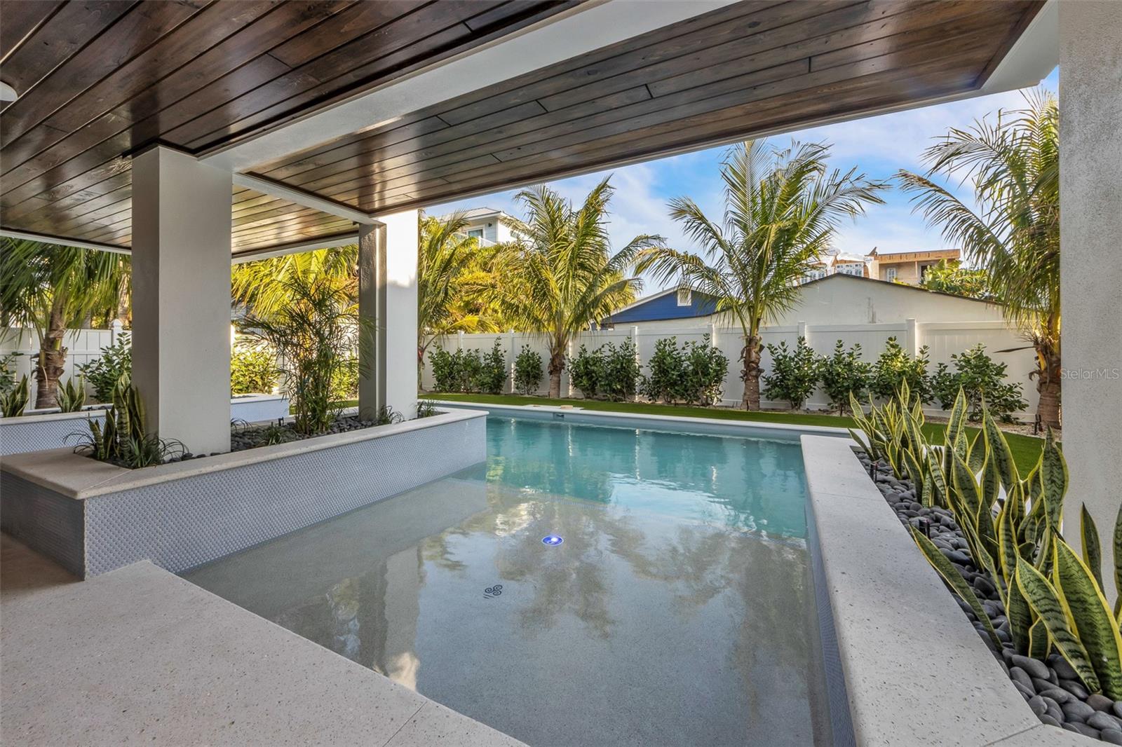CORTEZ BEACH - Residential