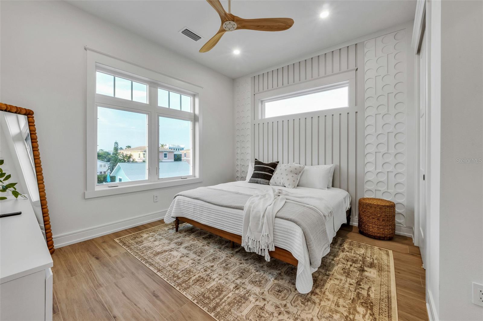 CORTEZ BEACH - Residential