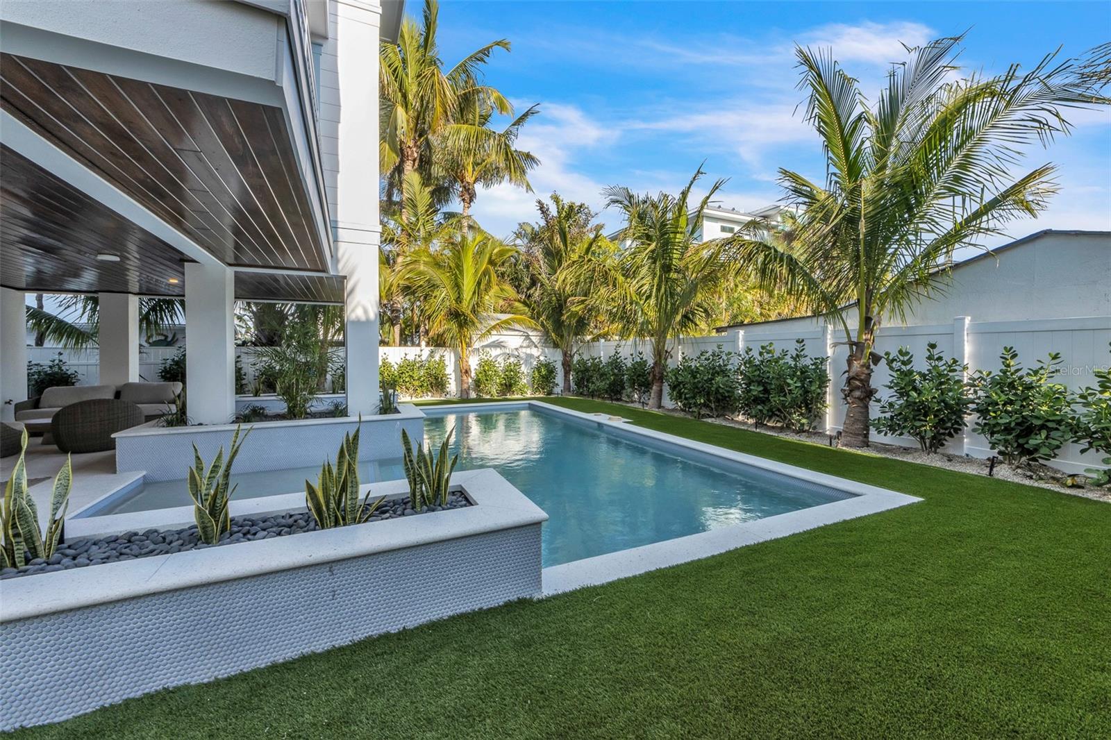 CORTEZ BEACH - Residential