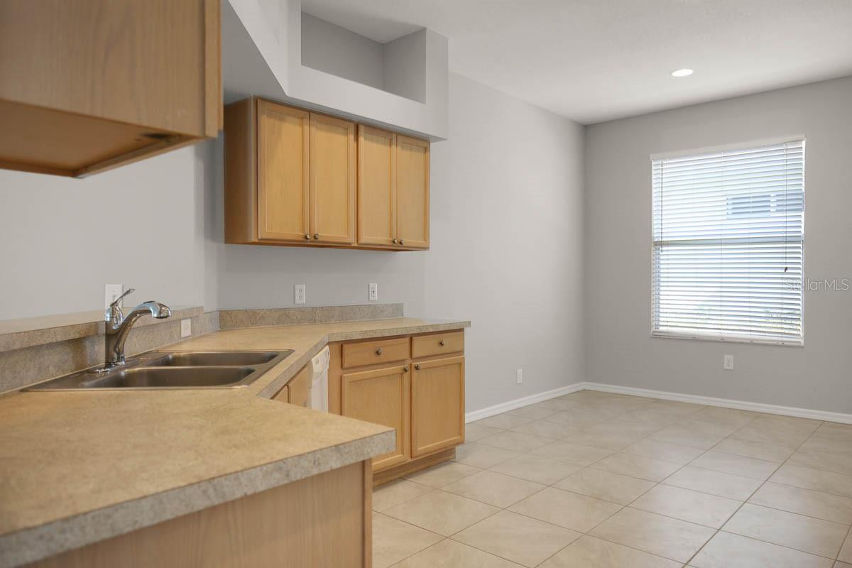 FISHHAWK RANCH PH 2 PARCEL R UNIT 1 - Residential Lease