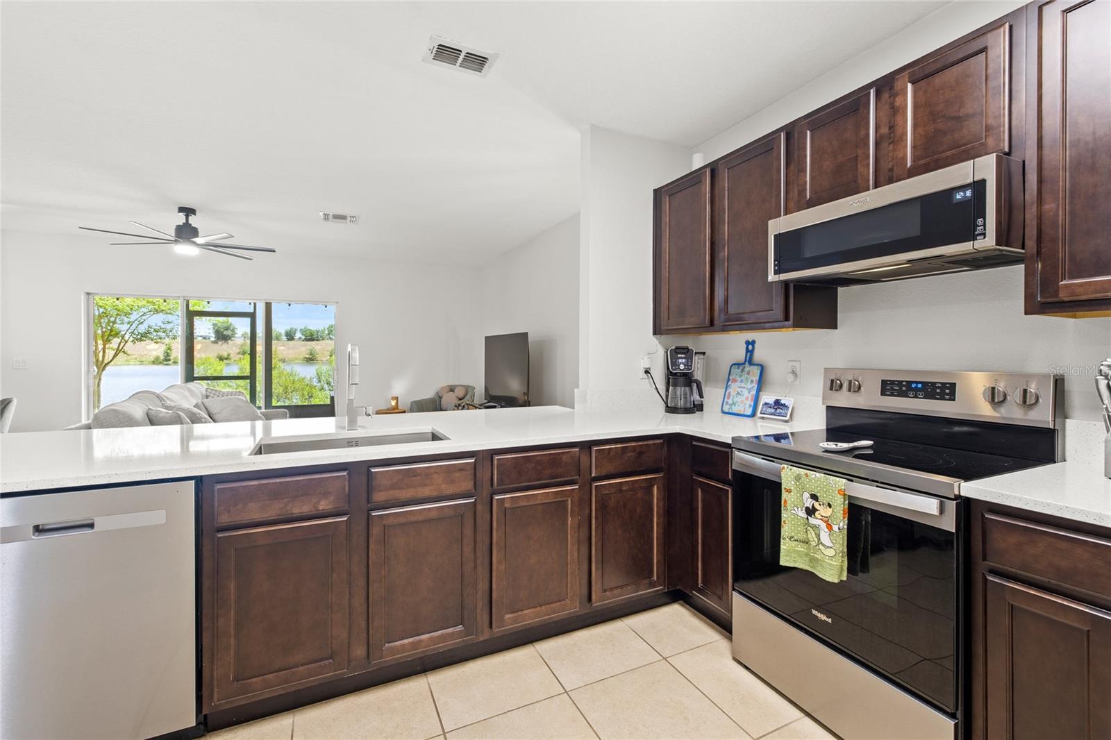 LAKE BLUFF/TOWN CENTER EAST PH - Residential