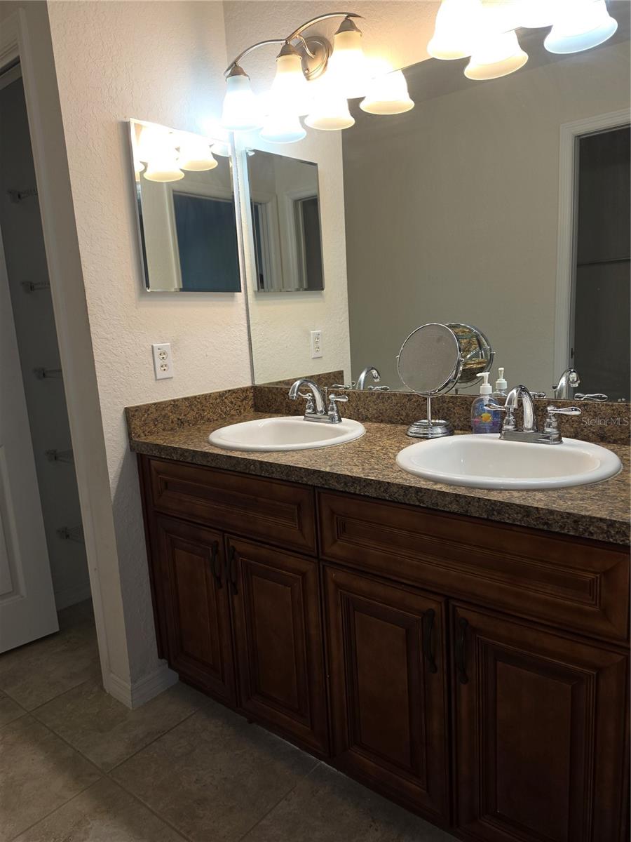 OCALA PARK ESTATE - Residential Lease