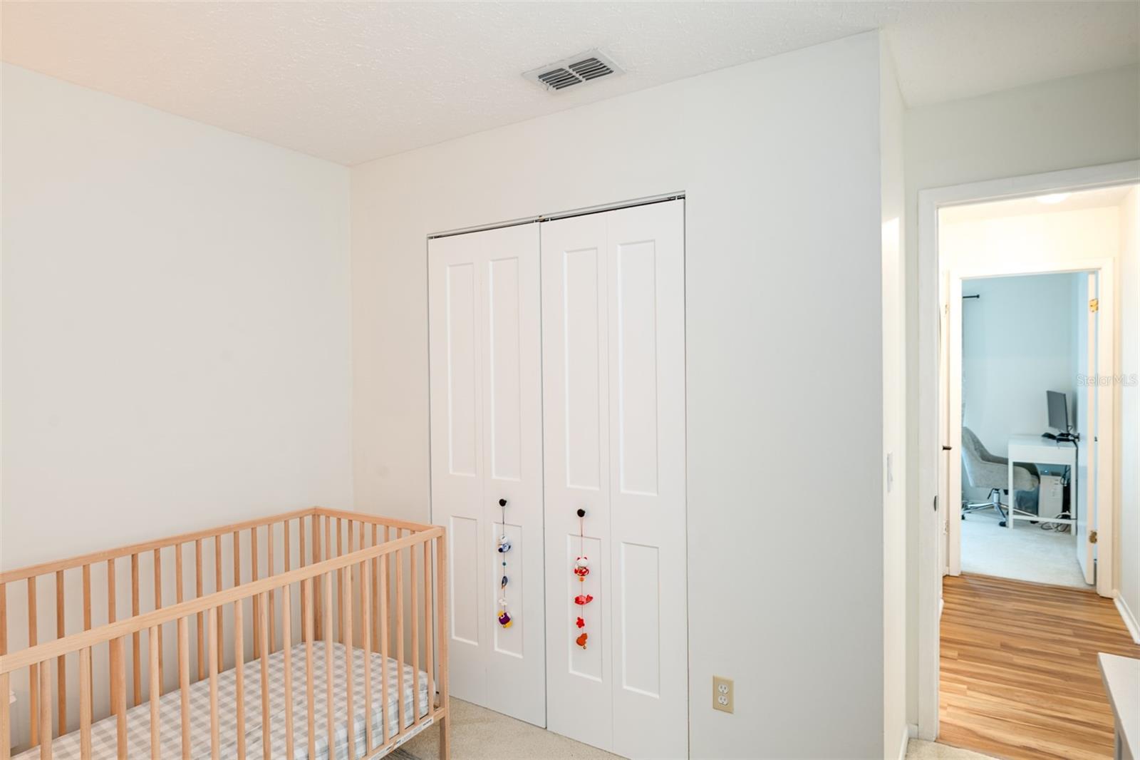 TROPICAL PINES - Residential Lease