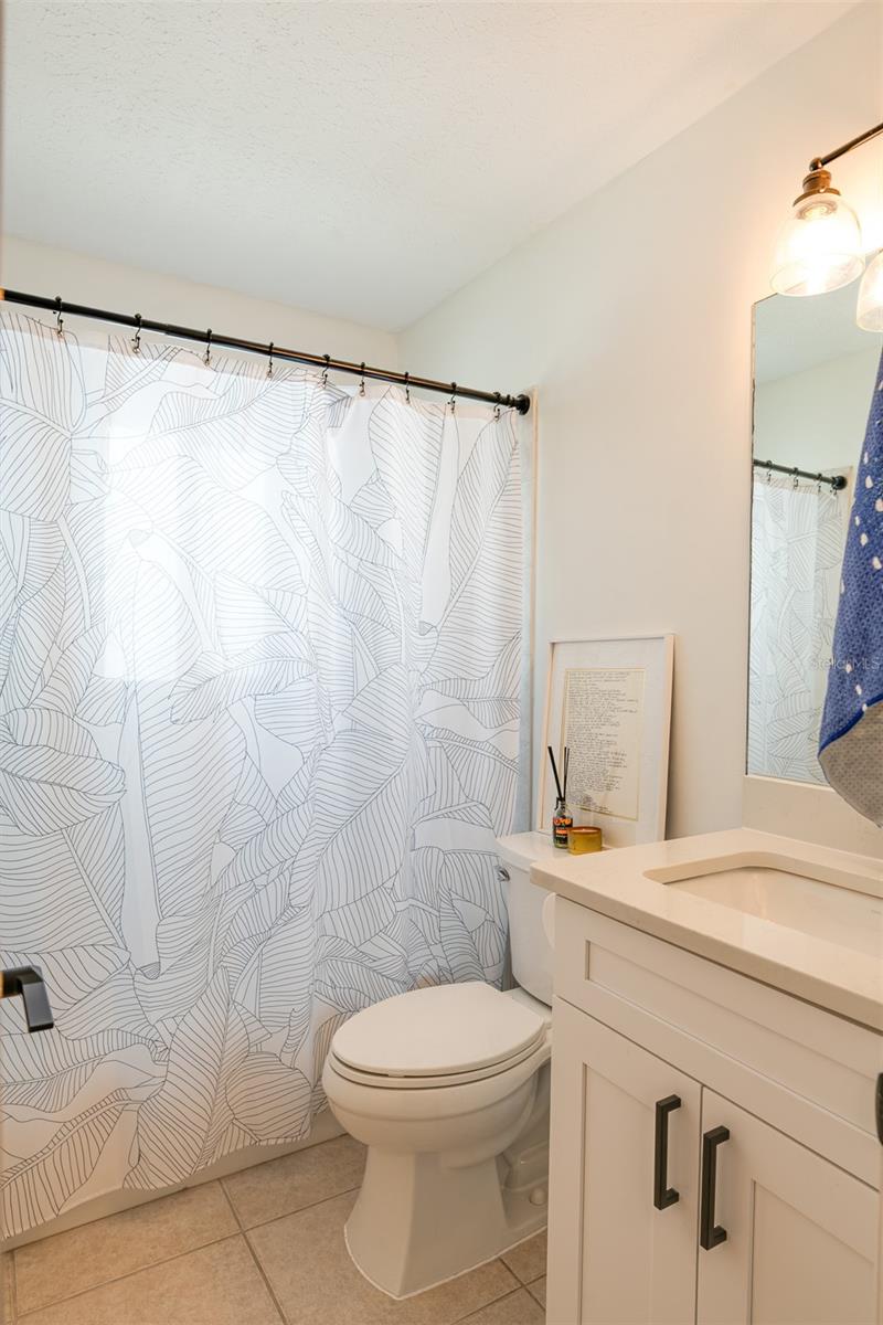 TROPICAL PINES - Residential Lease