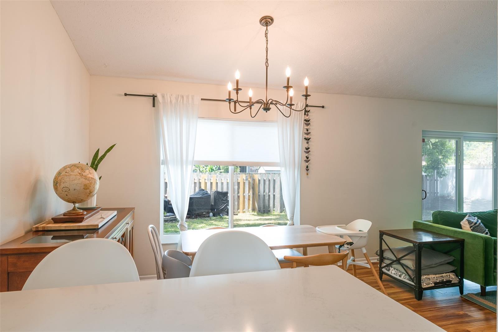 TROPICAL PINES - Residential Lease