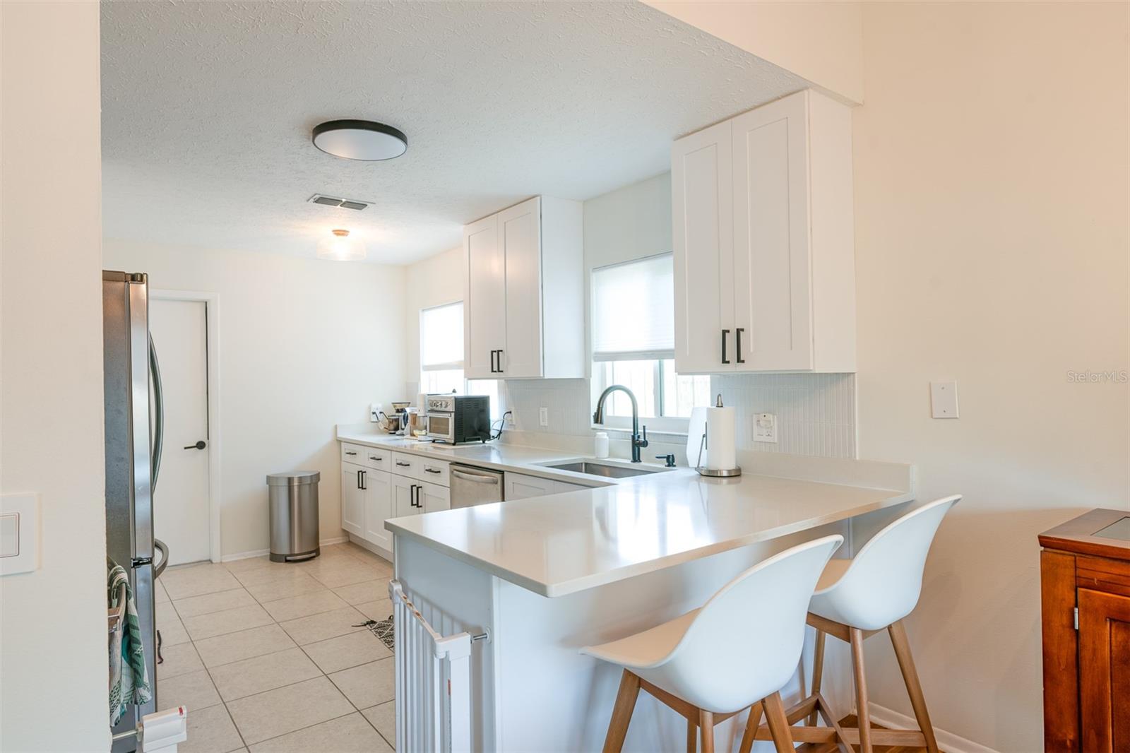 TROPICAL PINES - Residential Lease