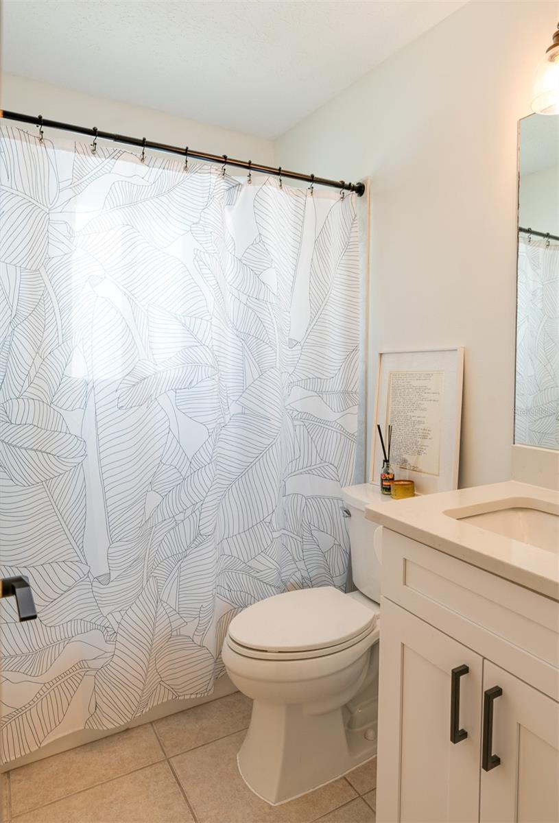 TROPICAL PINES - Residential Lease