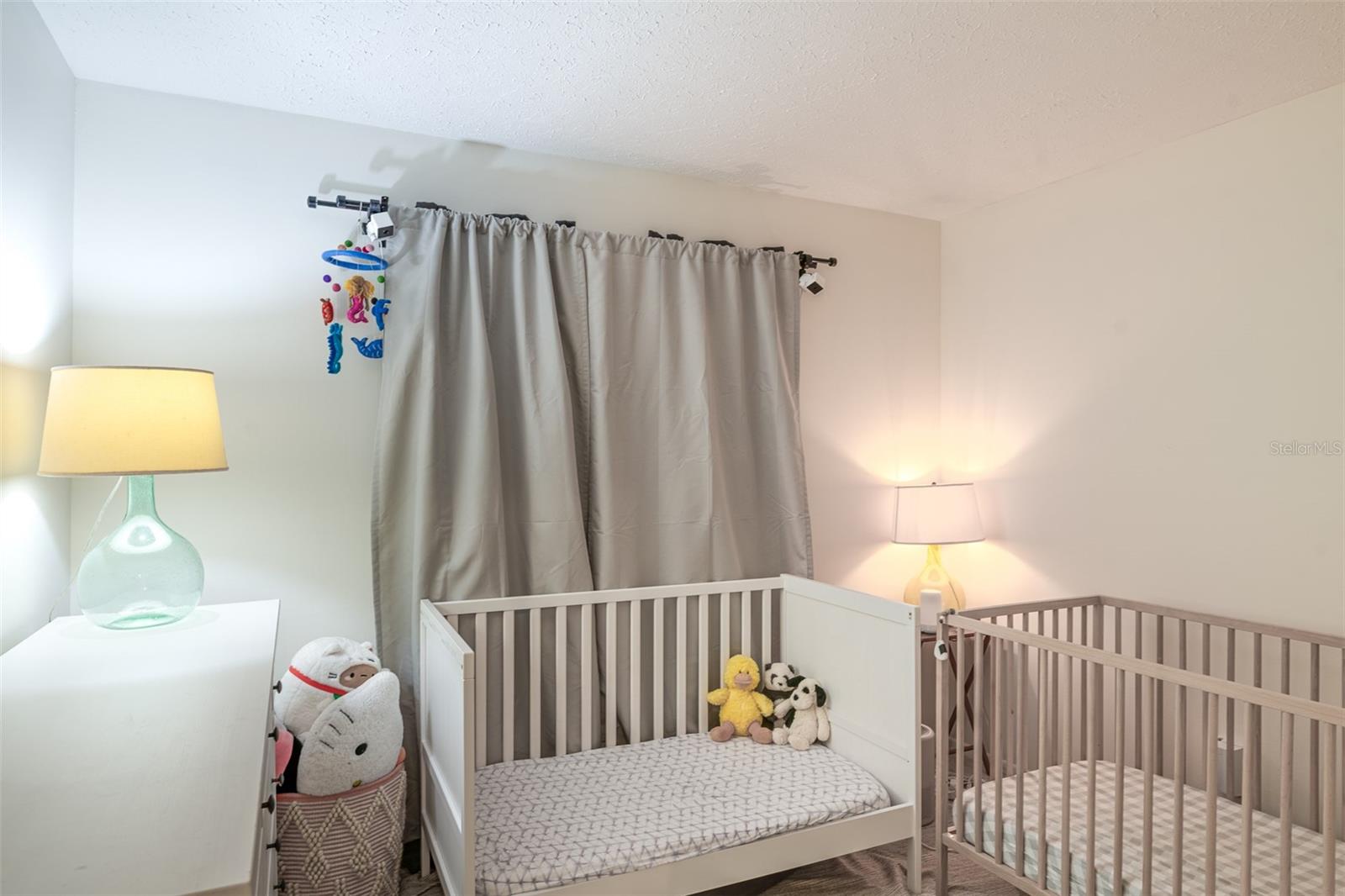 TROPICAL PINES - Residential Lease