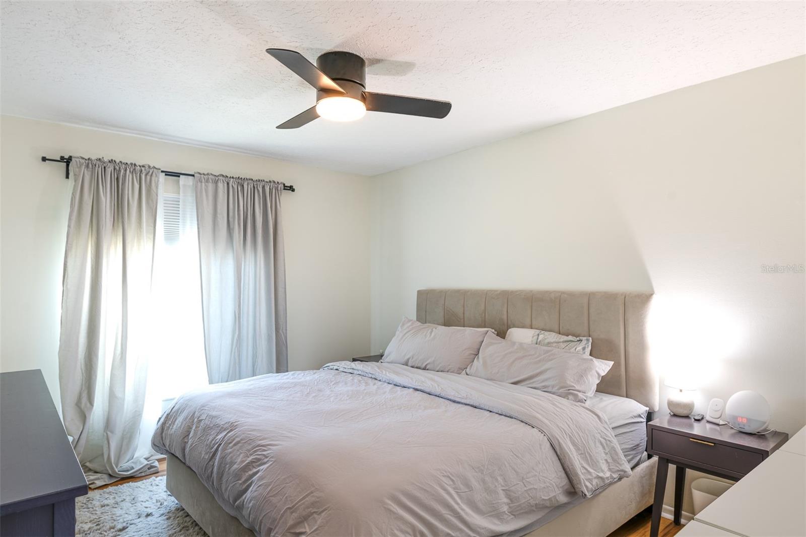 TROPICAL PINES - Residential Lease
