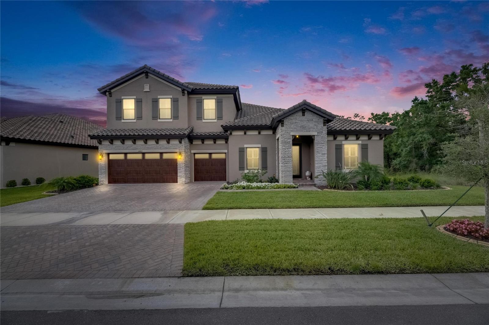 HINTON HAWKSTONE - Residential